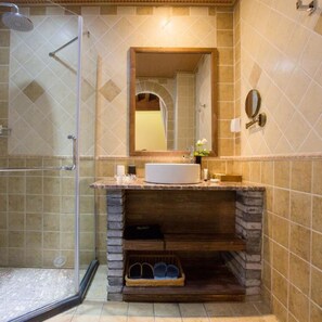 Dusche, Regendusche, kostenlose Toilettenartikel, Haartrockner