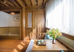 Habitació doble nupcial | Escriptori, cortines opaques i wifi gratuïta 