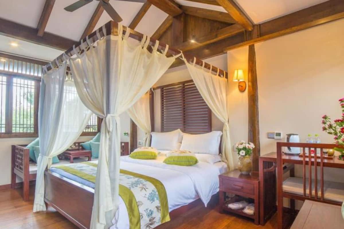 Signature Double Room | Desk, blackout drapes, free WiFi