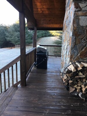 Terrace/patio - Mountain Cabin located in a gated community, within walking distance to river. (Sparta)