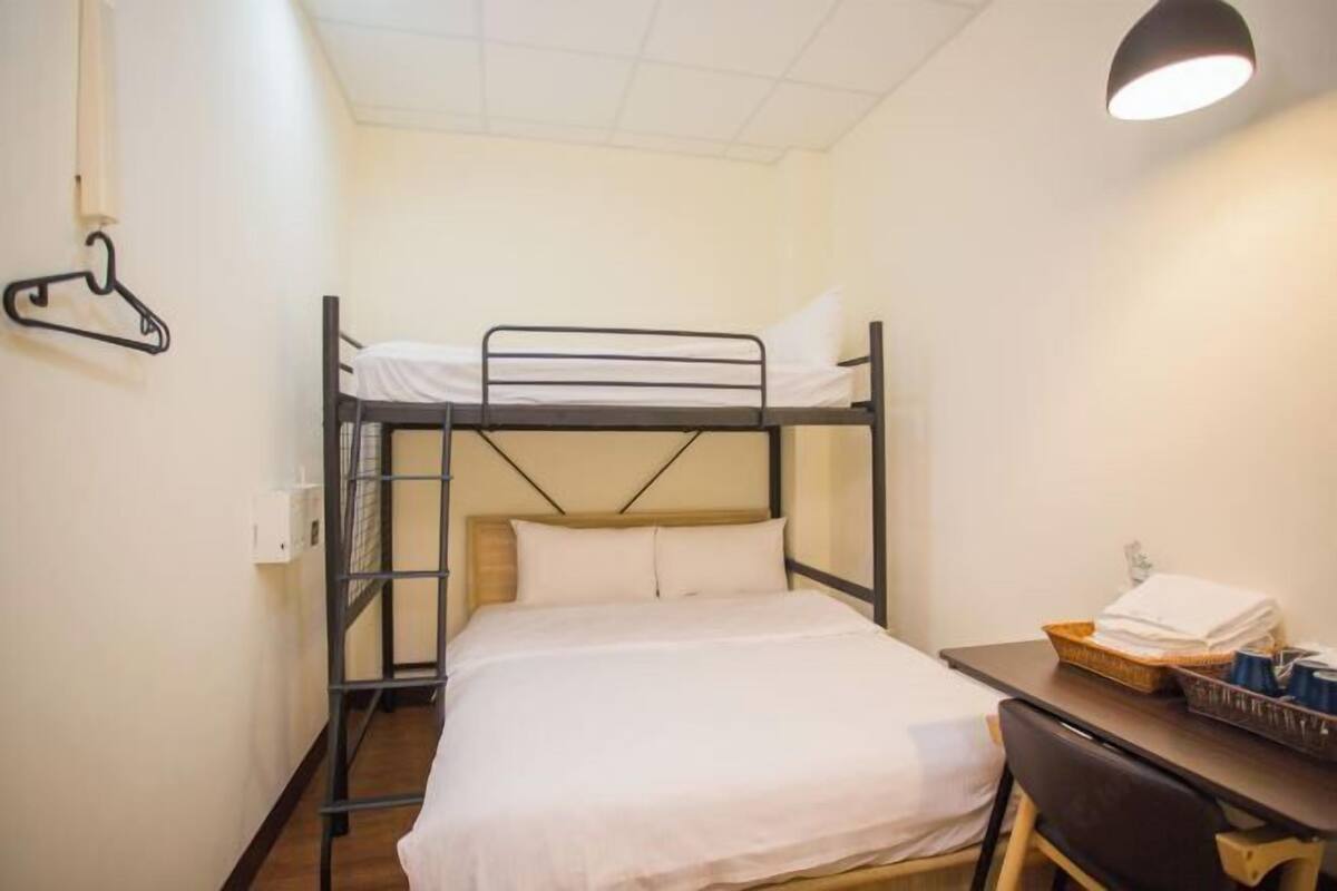 Schreibtisch, schallisolierte Zimmer, kostenloses WLAN, Bettwäsche