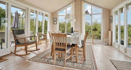 3 huonetta majoitusta Fur