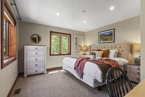 4 bedrooms, desk, iron/ironing board, free WiFi