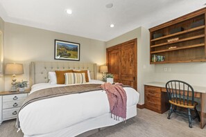 4 bedrooms, desk, iron/ironing board, free WiFi