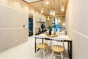Studio A | Living area | 40-inch Smart TV with cable channels, TV - Robertson Residences at Bukit Bintang (Kuala Lumpur)