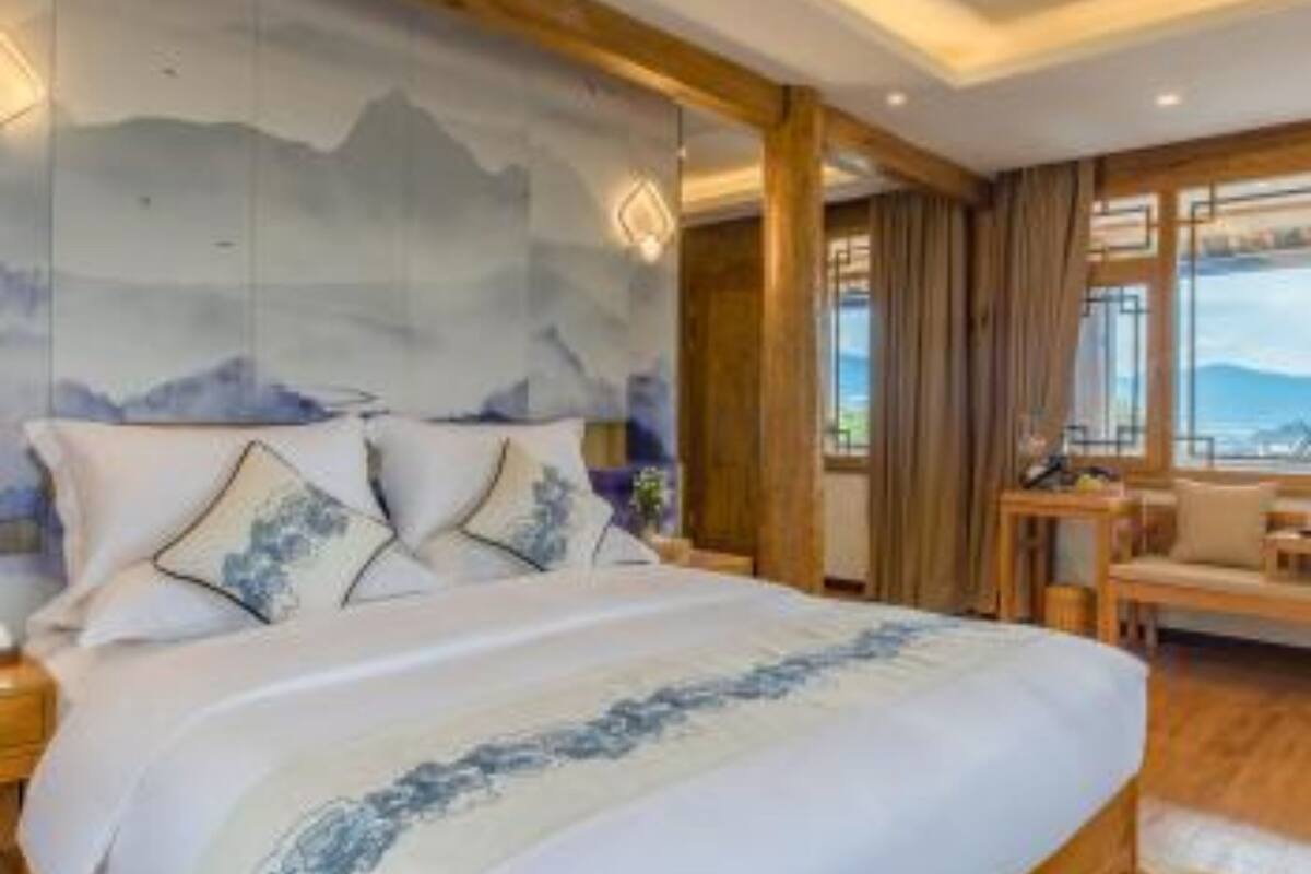 Deluxe Double Room, Bathtub (Mainland Chinese Citizen Only) | Blackout drapes, free WiFi