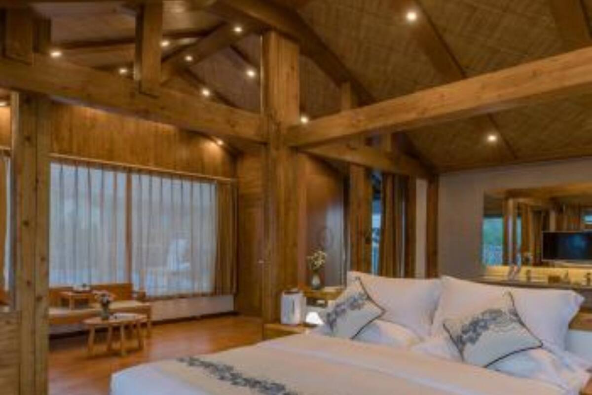 Luxury Suite (Mainland Chinese Citizen Only) | Blackout drapes, free WiFi