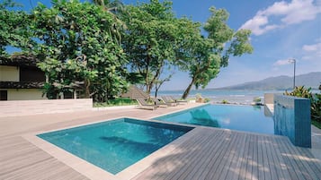 Outdoor pool, pool loungers