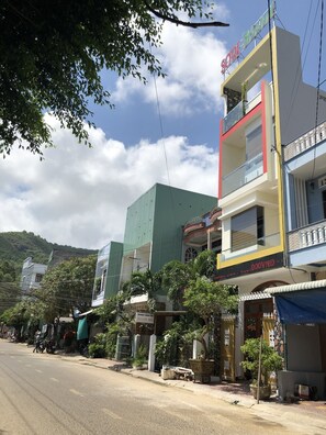 المنشأة من الخارج