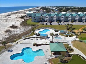 Exterior - Beachfront Gulf Views!!! Adorable Corner Unit!!! Surreal Sunsets!!! (Gulf Shores)