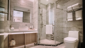 Signature Double Room | Bathroom | Shower, free toiletries, hair dryer - Floral Hotel Wuzhen Linshuige (Jiaxing)