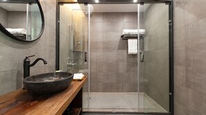 Signature Suite | Bathroom | Shower, free toiletries, hair dryer, bathrobes - Floral Hotel Wuzhen Ziyemusu (Jiaxing)
