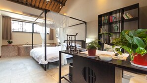 Deluxe Suite, Non Smoking | Premium bedding, in-room safe, desk, blackout curtains - Floral Hotel Wuzhen Ziyemusu (Jiaxing)