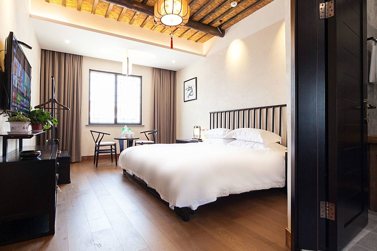 Standard Double Room, Non Smoking | Premium bedding, in-room safe, desk, blackout curtains
