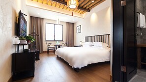 Phòng đôi Tiêu chuẩn, không hút thuốc | Bộ đồ giường cao cấp, két bảo mật tại phòng, bàn, màn/rèm cản sáng 