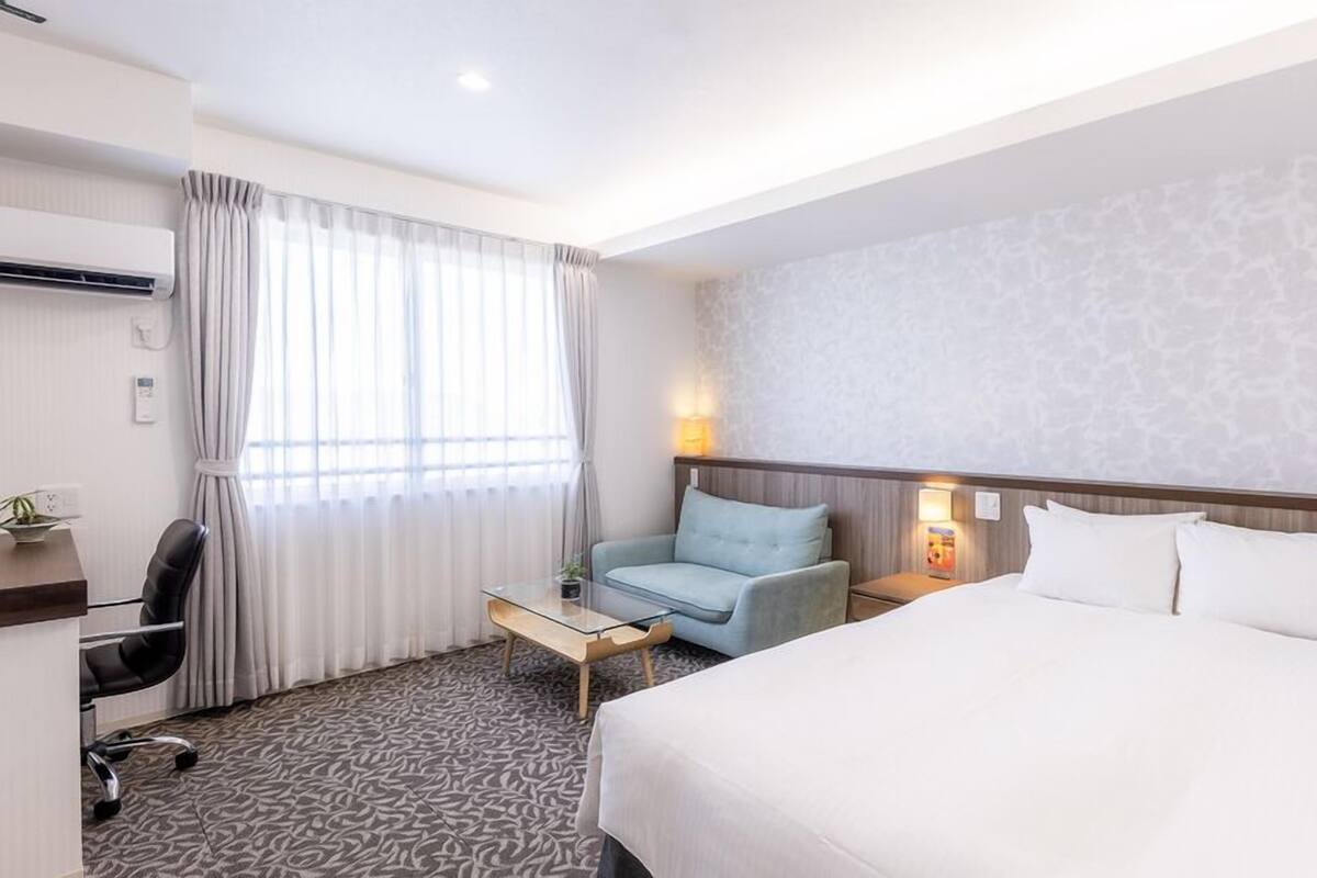 In-room safe, blackout drapes, WiFi (free), bed sheets