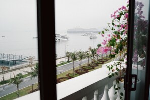 Luxury Suite, 1 Queen Bed, Bay View | Terrace/patio