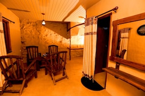 Traditional-Studio | Schallisolierte Zimmer, kostenloses WLAN, Bettwäsche