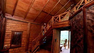 Habitación cuádruple Deluxe | Escaleras