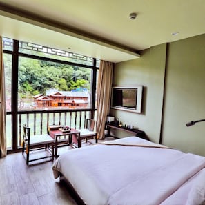 Design Double Room | Desk, blackout curtains, free WiFi - Floral Hotel Fenghuang Molan Riverview (Xiangxi)