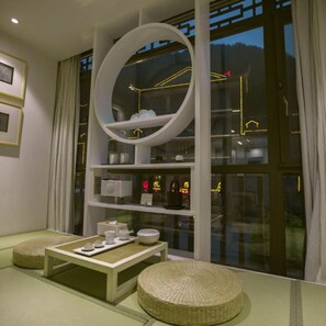 Standard Twin Room | Desk, blackout drapes, free WiFi - Floral Hotel Fenghuang Molan Riverview (Xiangxi)