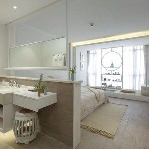 Escritorio, cortinas blackout y wifi gratis 