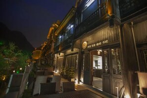 Front of property - Floral Hotel Fenghuang Molan Riverview (Xiangxi)