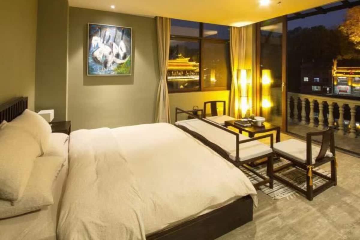Escritorio, cortinas blackout y wifi gratis