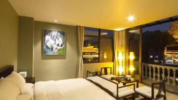 Desk, blackout curtains, free WiFi