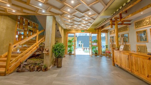 Floral Hotel Fenghuang Huercaowu