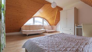 3 Schlafzimmer, Schreibtisch, Reisekinderbett, WLAN