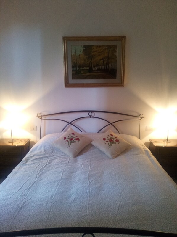 2 habitaciones, tabla de planchar con plancha y wifi gratis 