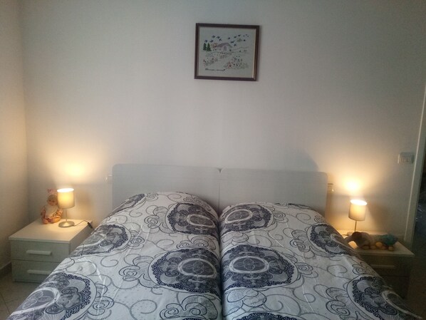 2 bedrooms, iron/ironing board, free WiFi, bed sheets