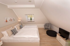 1 bedroom, blackout drapes, free internet