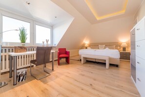 2 bedrooms, blackout drapes, WiFi