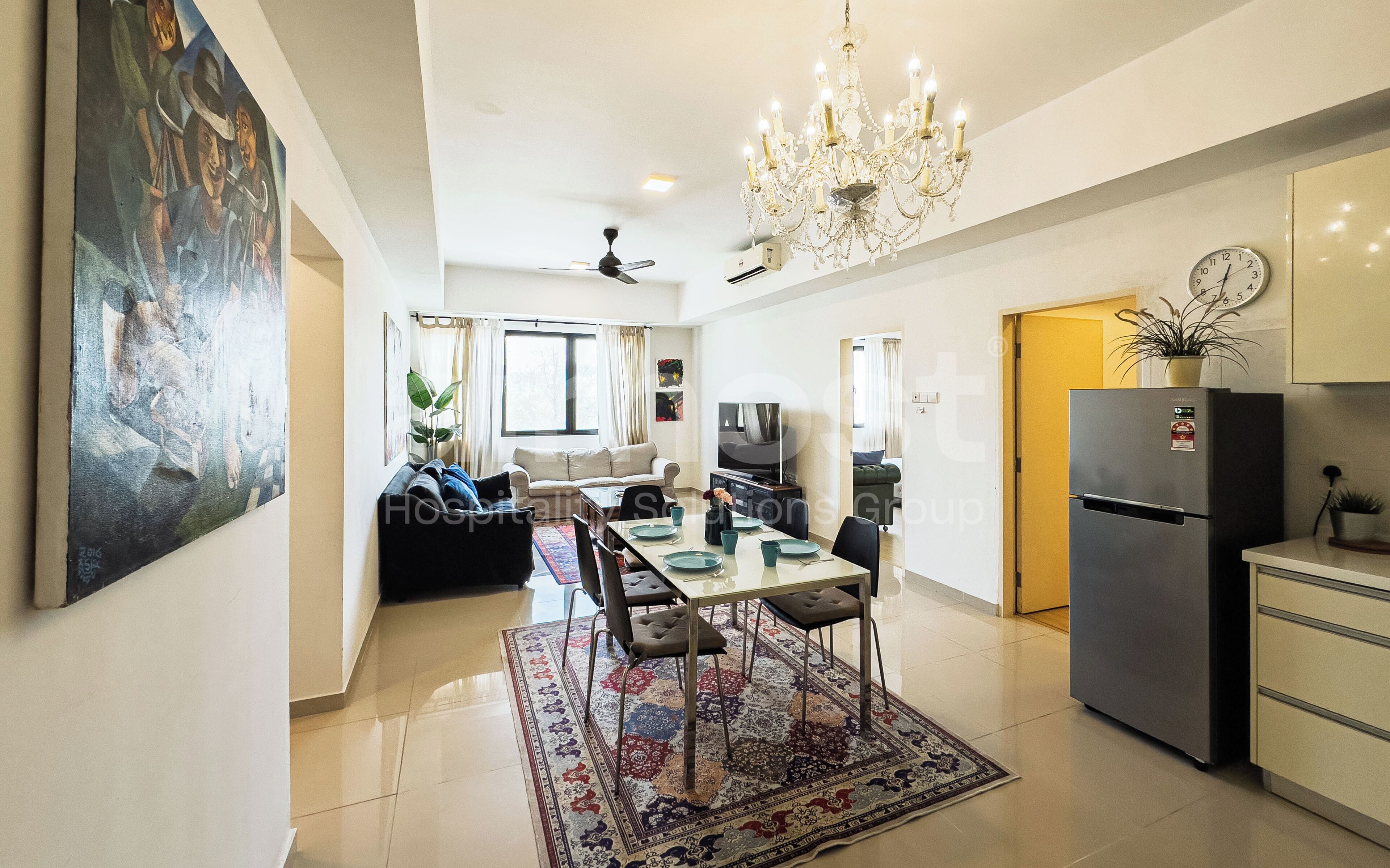 Comfort Apartment, 3 Bedrooms, Non Smoking, City View | Living area | 40-inch Smart TV with cable channels, TV
