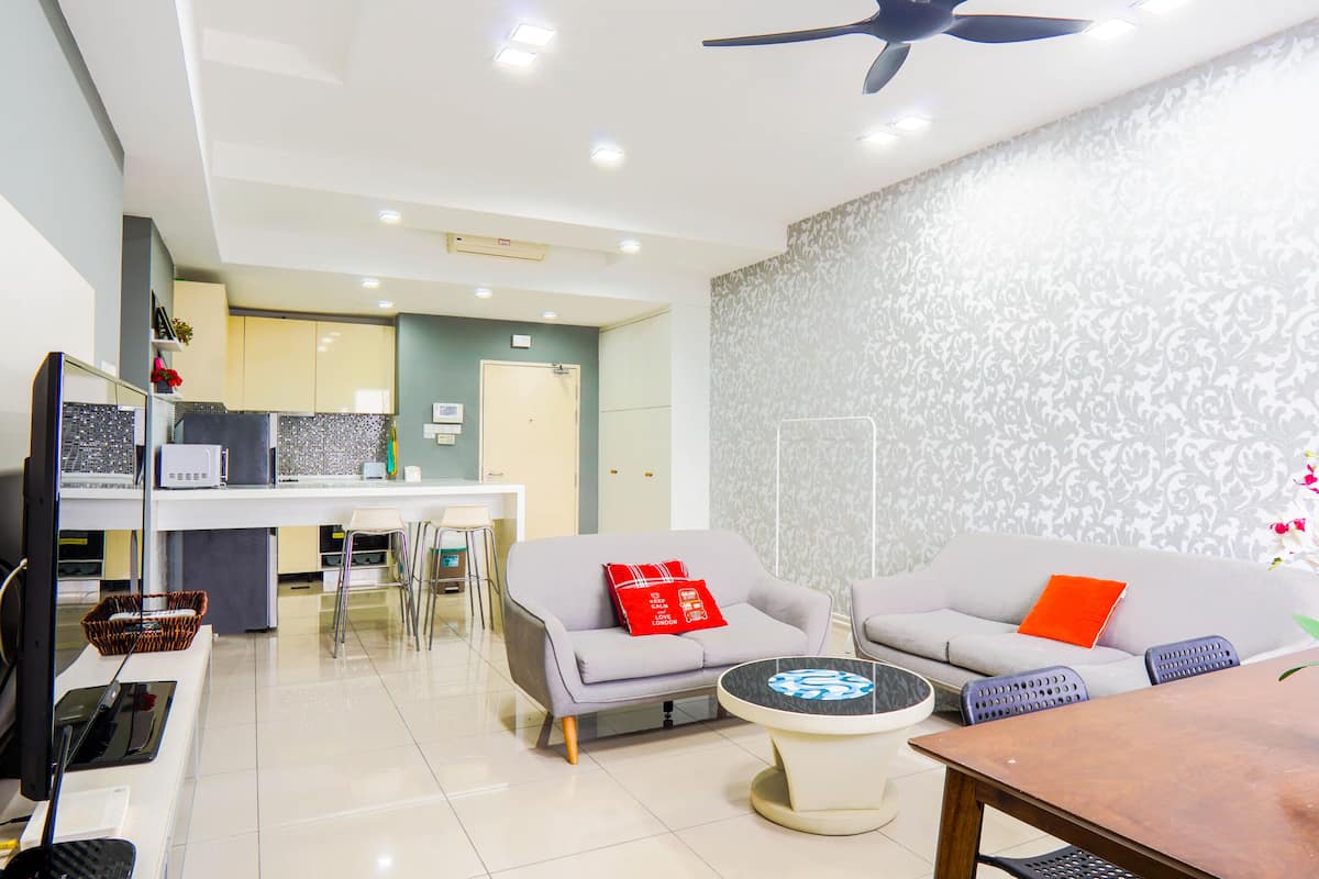 Departamento superior, 2 habitaciones | 1 habitación, decoración personalizada, muebles diferentes y escritorio
