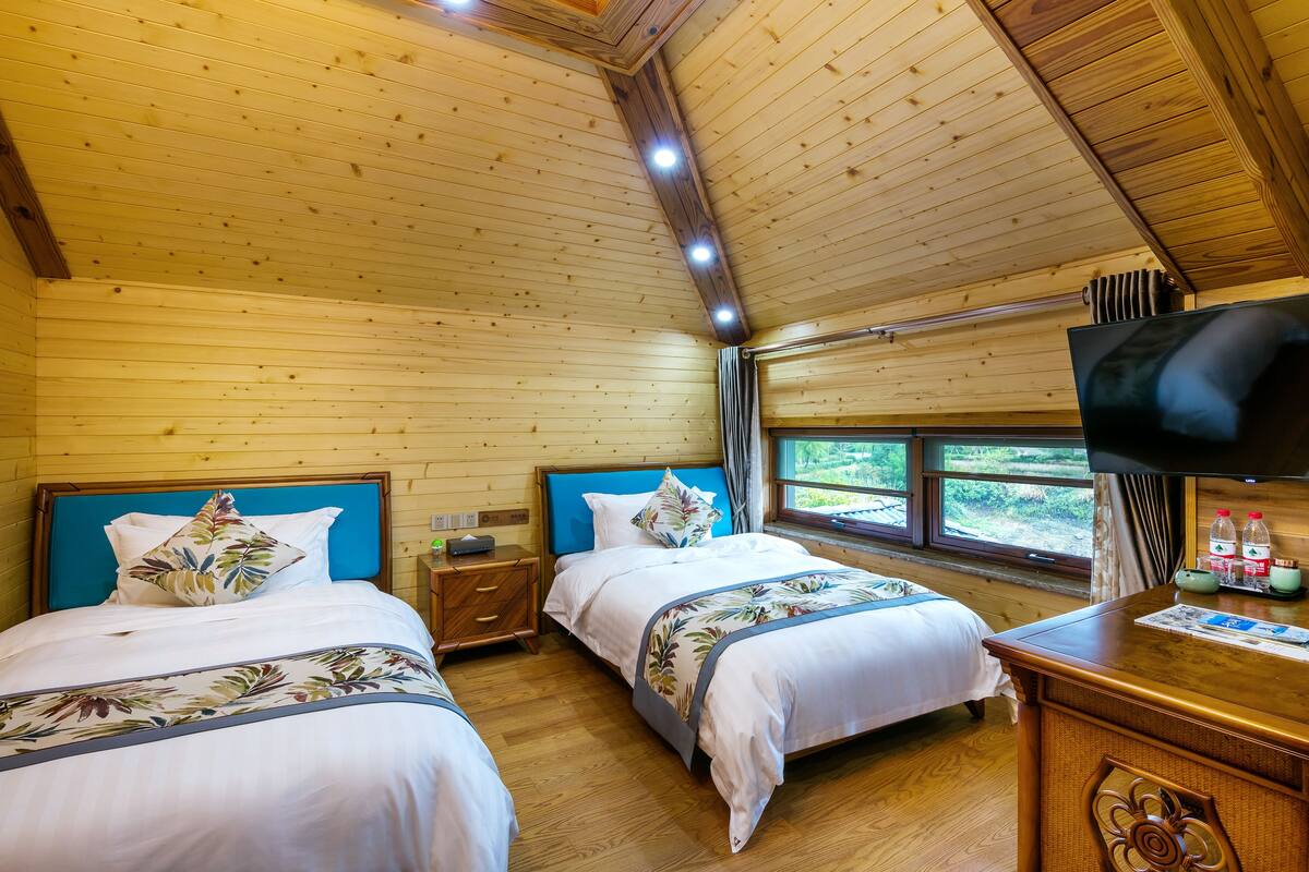 Superior Twin Room | Desk, blackout curtains, free WiFi