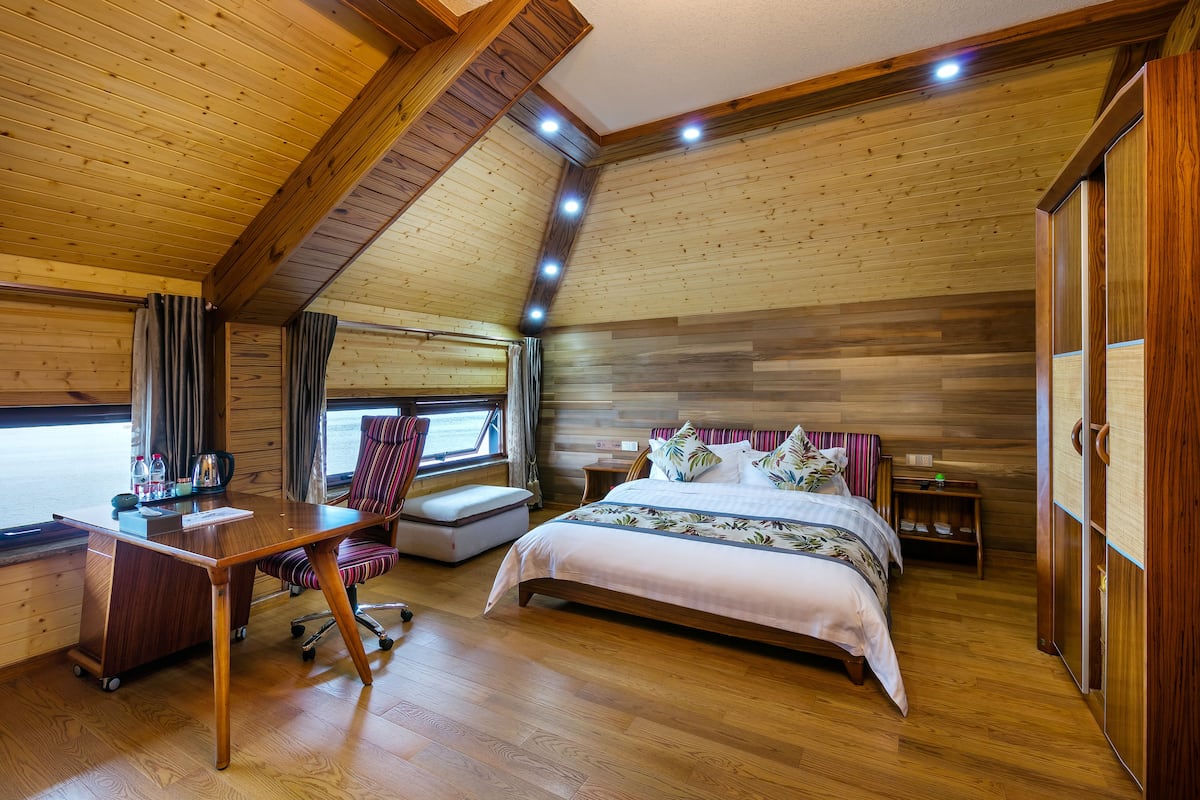 Superior Double Room B | Desk, blackout curtains, free WiFi
