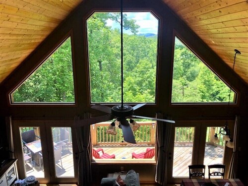 Take in Stunning Views in this Lovely Pet Friendly Smokey Mountains Chalet