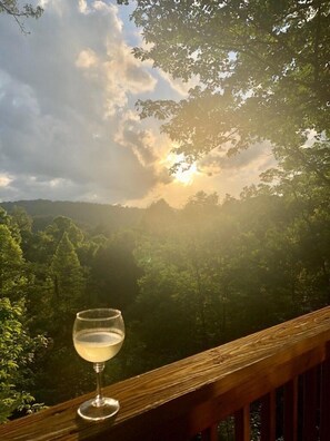 Property grounds - Take in Stunning Views in this Lovely Pet Friendly Smokey Mountains Chalet (Murphy)