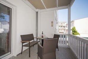 Unclassified image, 5 of 20, button