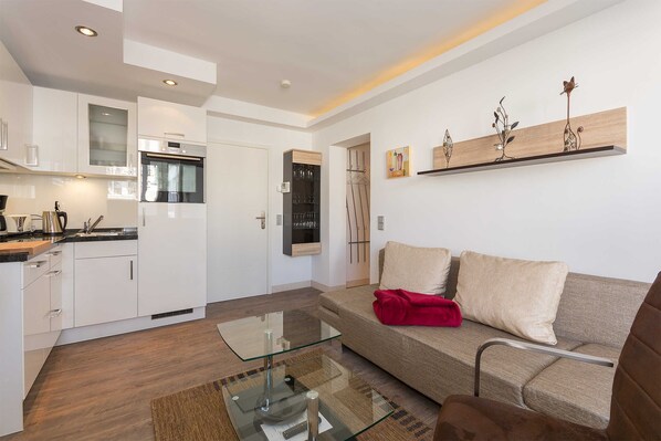 Unclassified image, 1 of 20, button