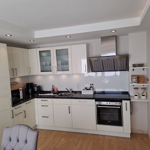 Mikrobølgeovn, ovn, opvaskemaskine