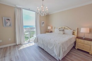 3 soverom, skrivebord, strykejern/-brett og wi-fi