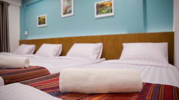 Family Room with Shared Bathroom | Free WiFi, bed sheets
