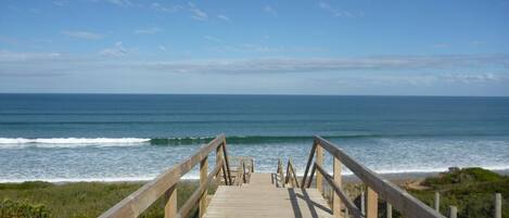 Aurinkotuoleja, rantapyyhkeitä