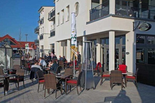 تناول الطعام بالخارج