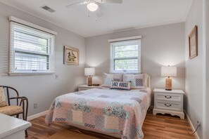 2 bedrooms, travel cot, free WiFi, bed sheets