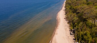 Walk to beach - Cozy 2 Bed/1 Bath Cottage - Sleeps 6 - 1 block to Lake Michigan